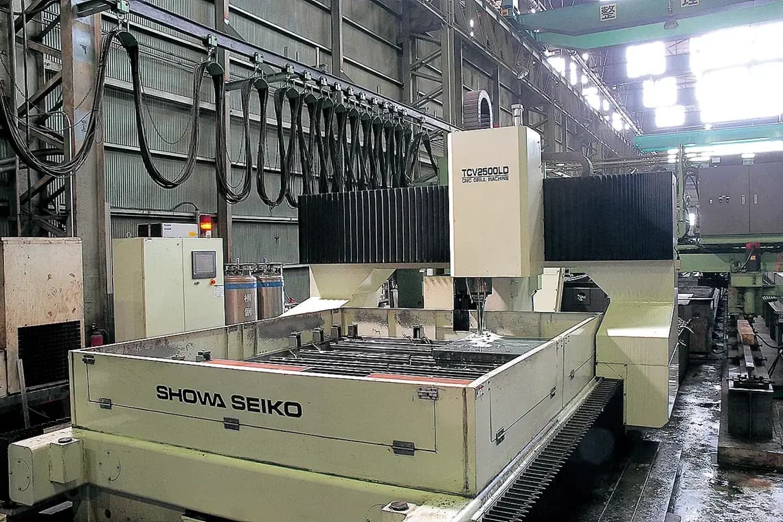 NC孔あけ機（第二工場）